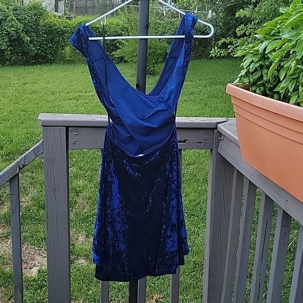 Lulu's cross front velvet dress size M - Picture 4 of 7